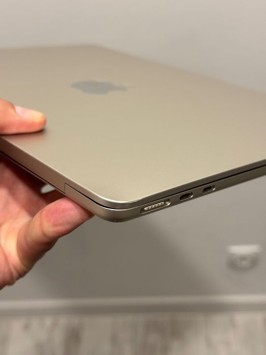 Macbook Air 13 M2 8/256 2022 A2681 starlight (gold)