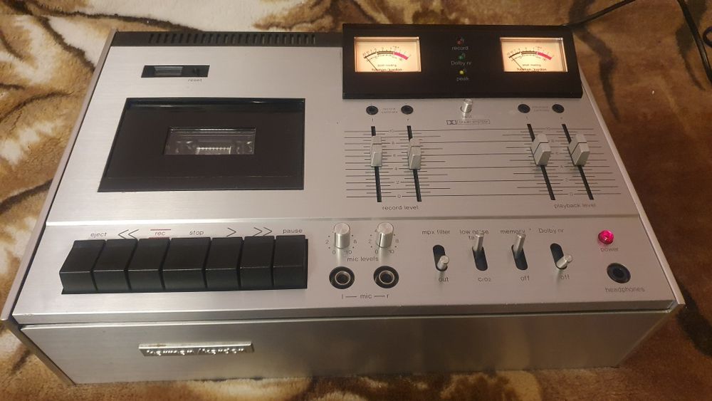 Odtwarzacz kasetowy Deck Unikat HK2000 wskazniki wychylowe!Na chodzie!