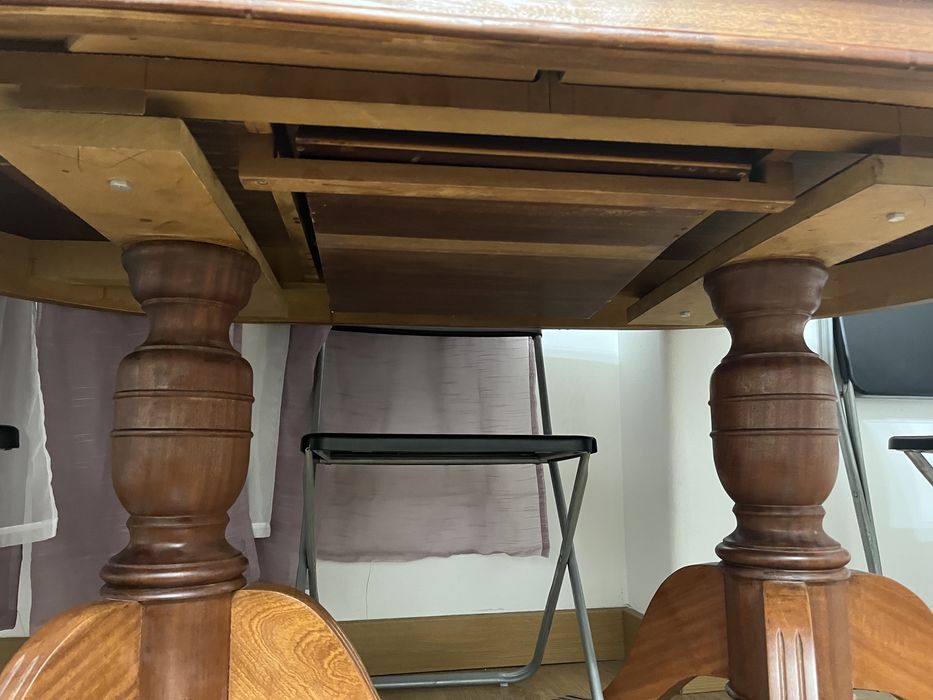 Extendable Wooden Table64285706722433124