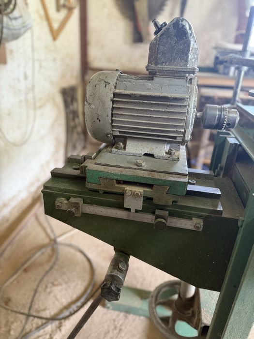 Profesjonalna otwornica (frezarka) stolarska do drewna