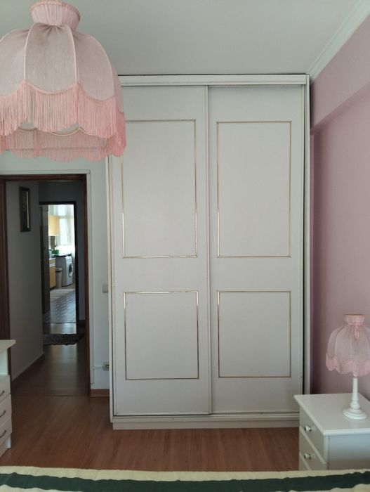 Alugo quarto de solteiro com varanda