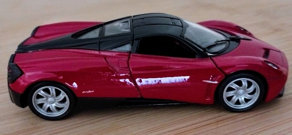 Osiem modeli super samochodów cena za komplet