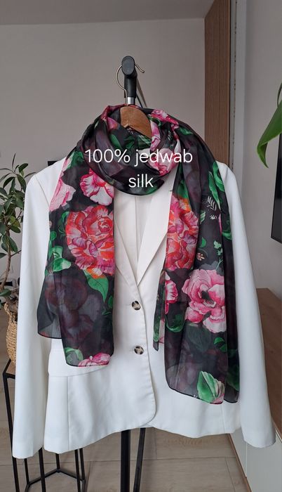 Szalik jedwabny w kwiaty  Mantaray elegancki