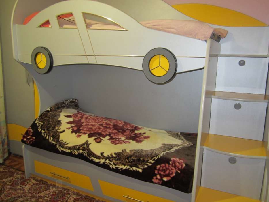 детская мебель с двух-ярусной кроватью для двоих детей