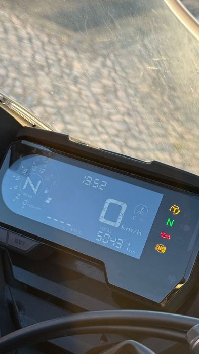 Vendo CBR 650R Impecável