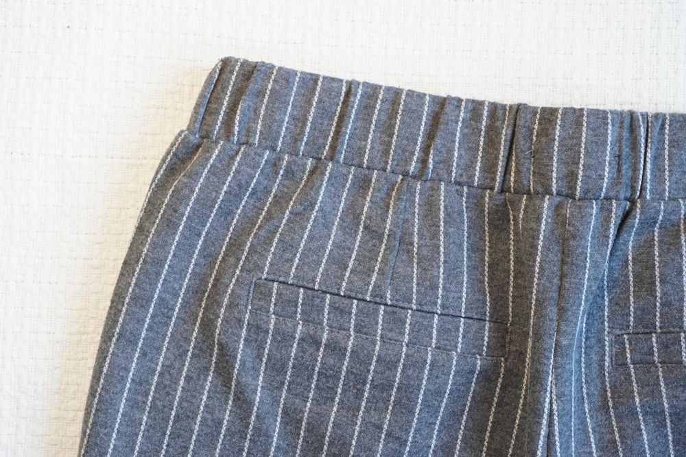 Szare dzianinowe szorty w paski; wygodne eleganckie spodenki damskie