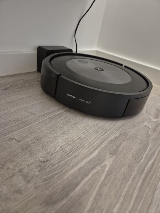 Robot aspirador iRobot J7 c garantia