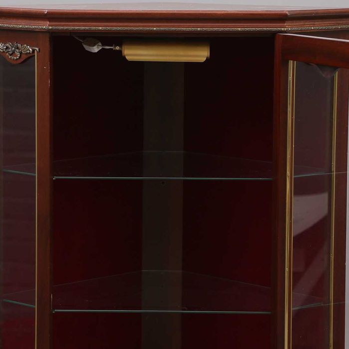 Witrynka Ludwikowska, Serwantka z intarsjami