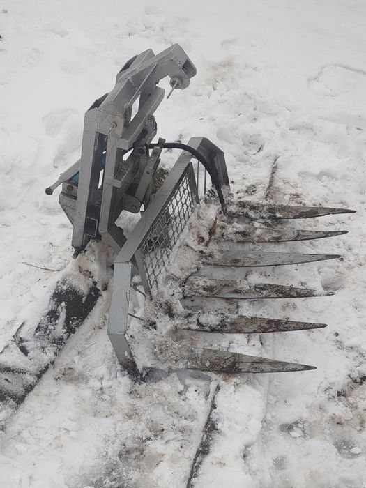 Продам погрузчик, розкидач, на навісне