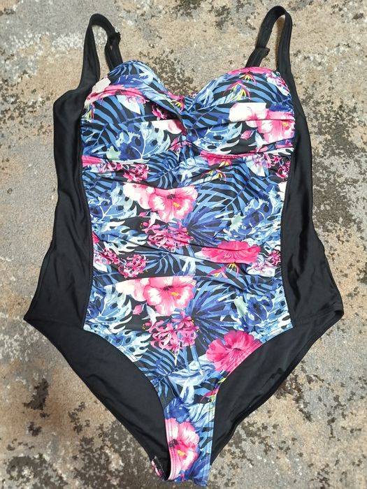 Цельный купальник 56-58р, чашка Е