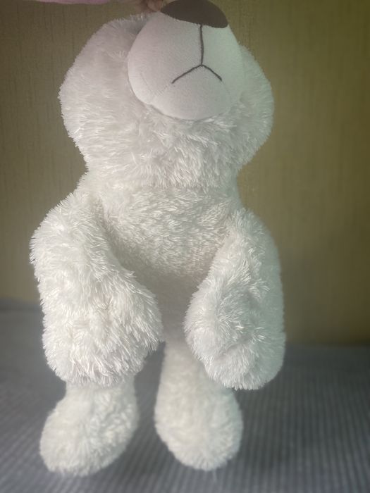 Великий плюшевий ведмідь