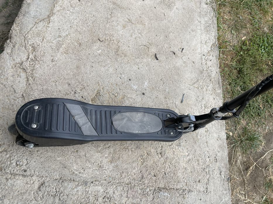 Дитячий електросамокат