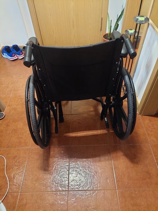 Cadeira de rodas nova