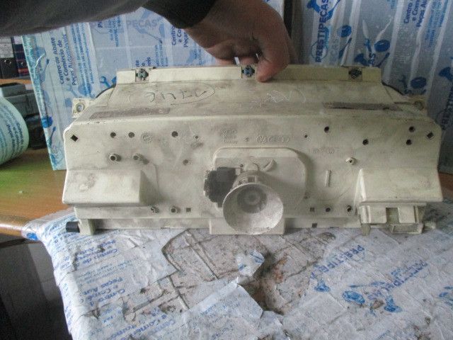 Quadrante / painel de instrumentos VOLKSWAGEN Passat (3A2, 35I)