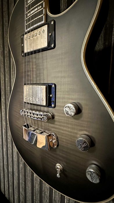 Guitarra Hagstrom Ultra Max Satin Cosmic Black Burst, como nova