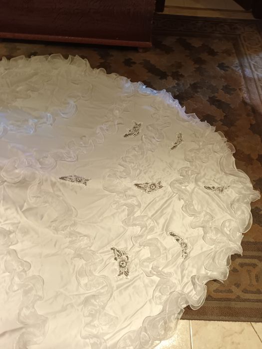 Vestido de noiva branco acetinado
