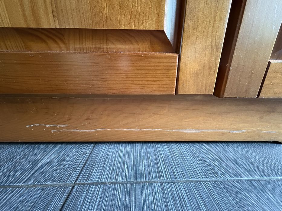 Cristaleira com portas de vidro