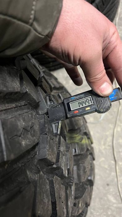 Пара гуми 305/60/18