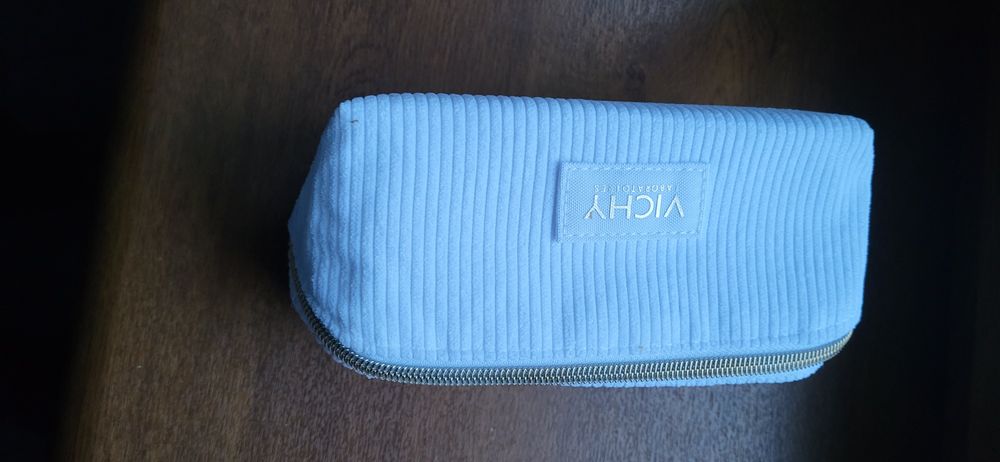 Kosmetyczka Vichy Biala