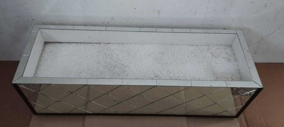 Enorme floreira retangular espelhada