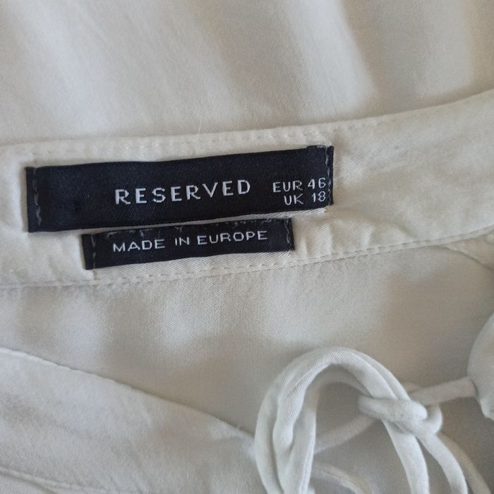 Biała bluzka Reserved z wiązaniem na przodzie