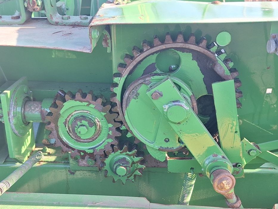 Прес - подборщик Пресс-підбирач John Deere 339 , 339 Джон Дір