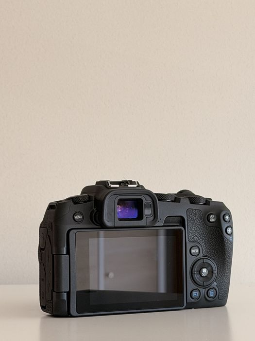Canon RP + RF-S 18-45mm nova