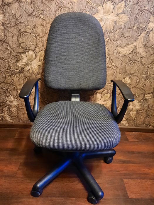 Крісло офісне (стілець)