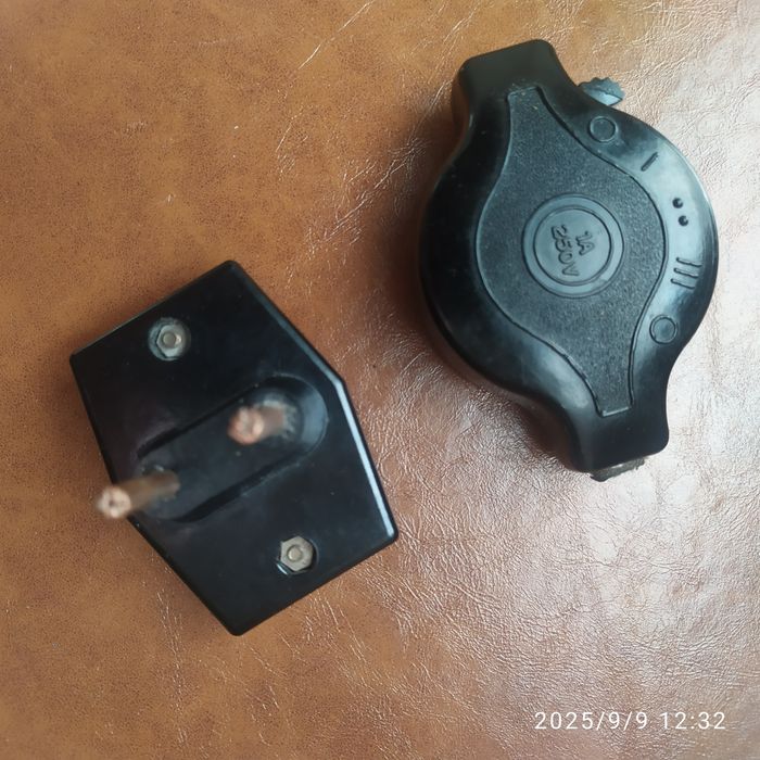 Włącznik prądu z regulacją i złodziejka wtyczka,PRL.