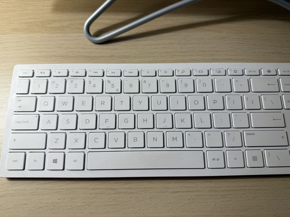 Kumputer A ll-in-One HP 24 A iO i5-9400T/8GB/512/Win10