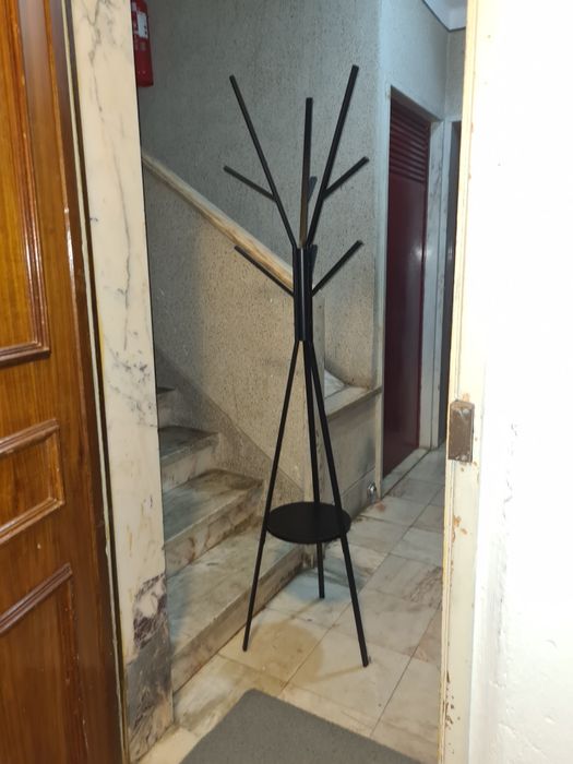 Cabide de pé - Preto