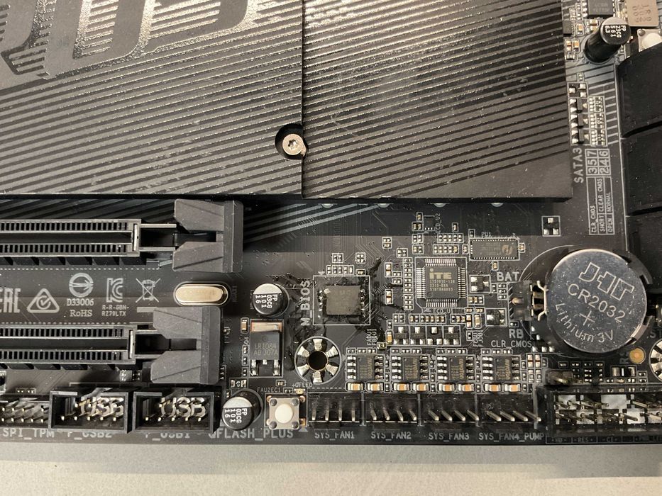 Материнська плата GIGABYTE Z790 AORUS Elite AX Intel LGA1700 DDR5 WiFi на тест\ремонт\запчастини