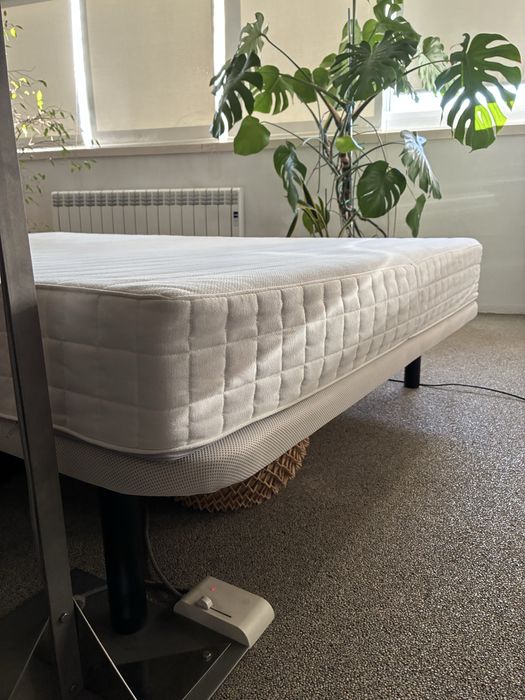 Estrado com 6 pés + colchão Ikea Mauranger 140x200