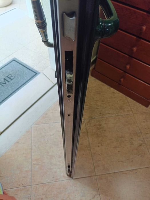 Porta de aluminio de casa como nova