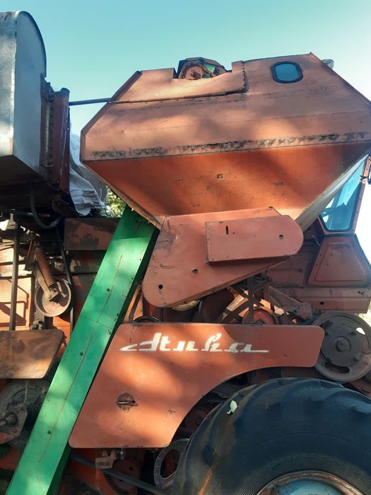 Комбайн НИВА 1990 року