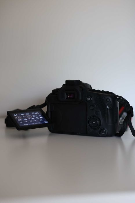 Canon EOS 90D + 18-135mm f/3.5-5.6 IS USM