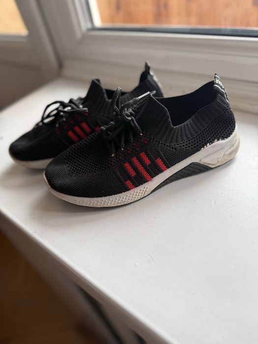 Кеды, кроссовки, кросы ,в идеале фирменные 35, 34 размер