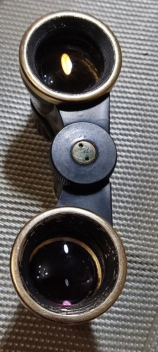 Театральный бинокль.