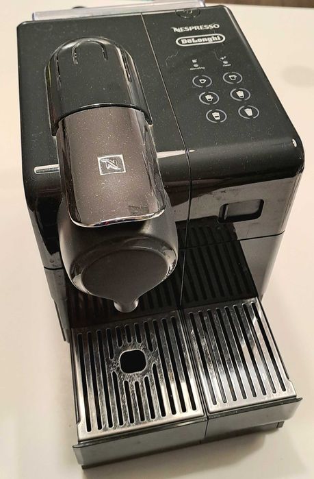 ekspres kapsułkowy DeLonghi Nespresso Lattissima Touch EN550.BM