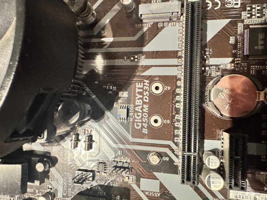 gigabyte b450m ds3h + procesor AMD Ryzen 5 2600