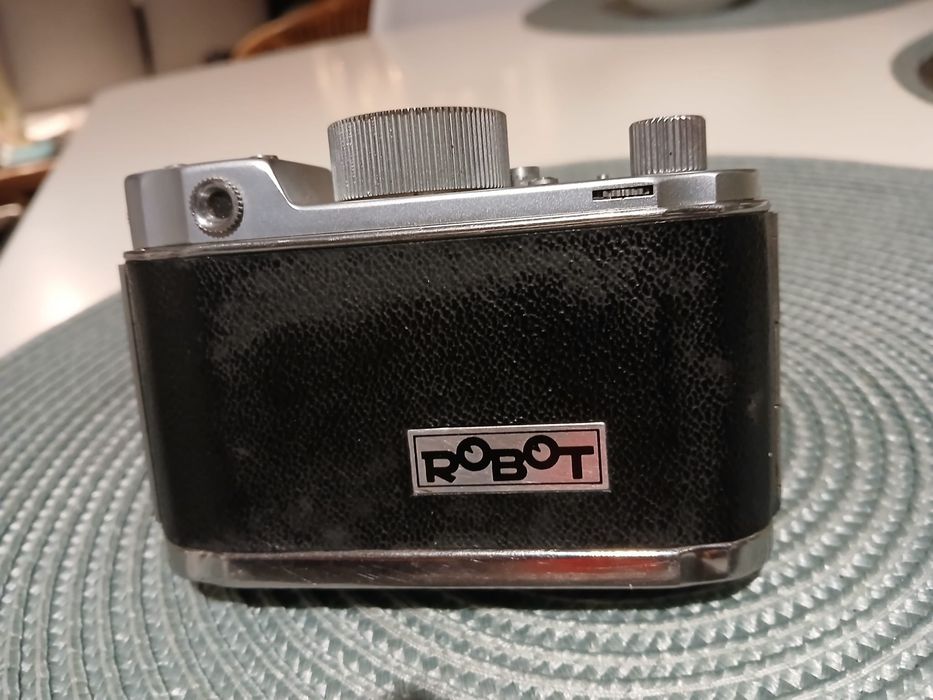 Robot Tessar T:2.8 / 37.5 mm – działa, kwadrat, niemiecki klasyk