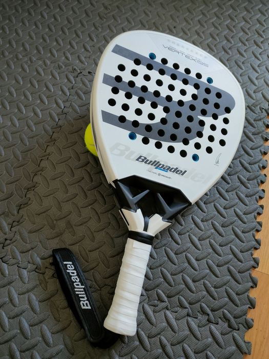 Raquete Bullpadel Vertex 05 2026 nova (6.5h de uso)