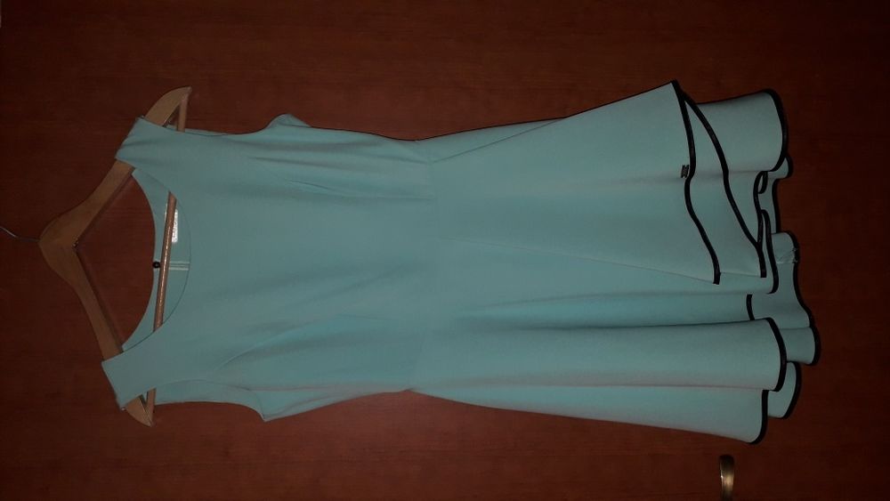 Elegancka, miętowa sukienka, r. 40 M/L