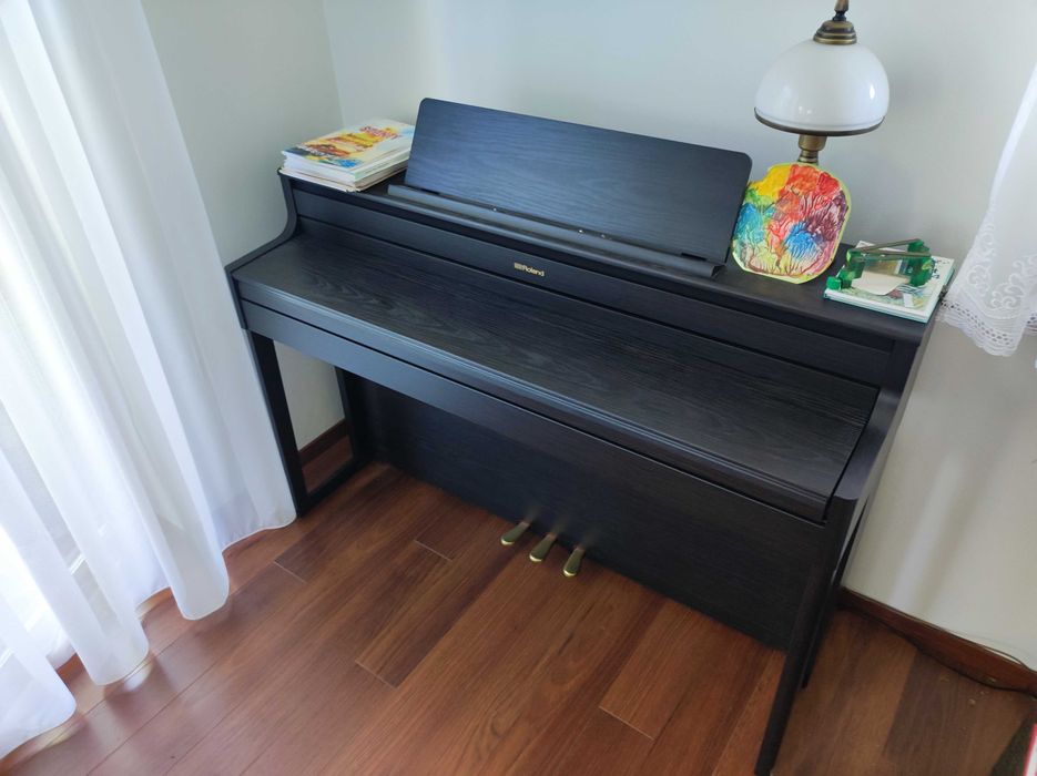 Pianino Roland HP-704