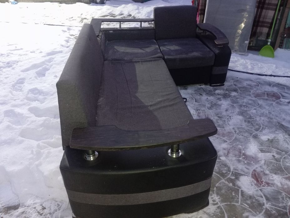 Продам угловой диван б/у. В нормальном состоянии