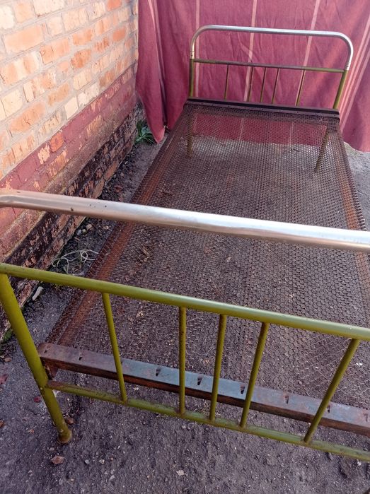 Кровать металева