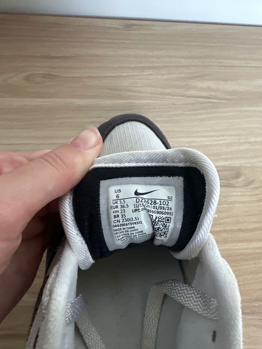 Продаж кросівок Nike