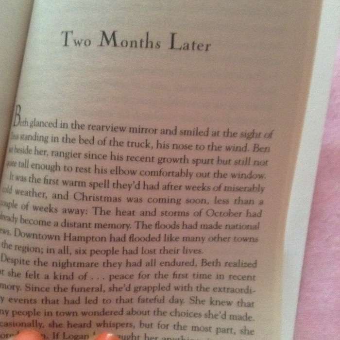 2 Livros formato bolso Nicholas Sparks (em inglês)e Almeida Garrett