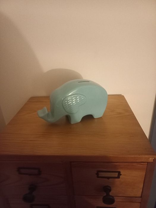 Niebieska skarbonka słonik