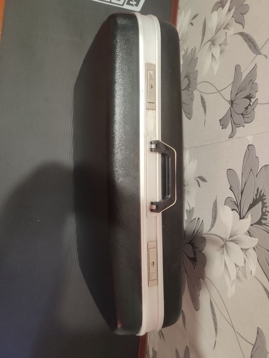 Чемодан старый советский пластмассовый